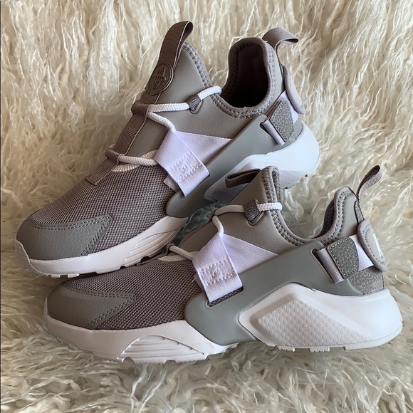 NWT Nike Huarache City - Picture 6 of 7